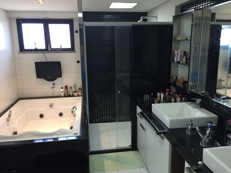 Apartamento à venda Patriolino Ribeiro com 400m² e 5 quartos por R$ 2.500.000 - 35129547-banh-1.jpg