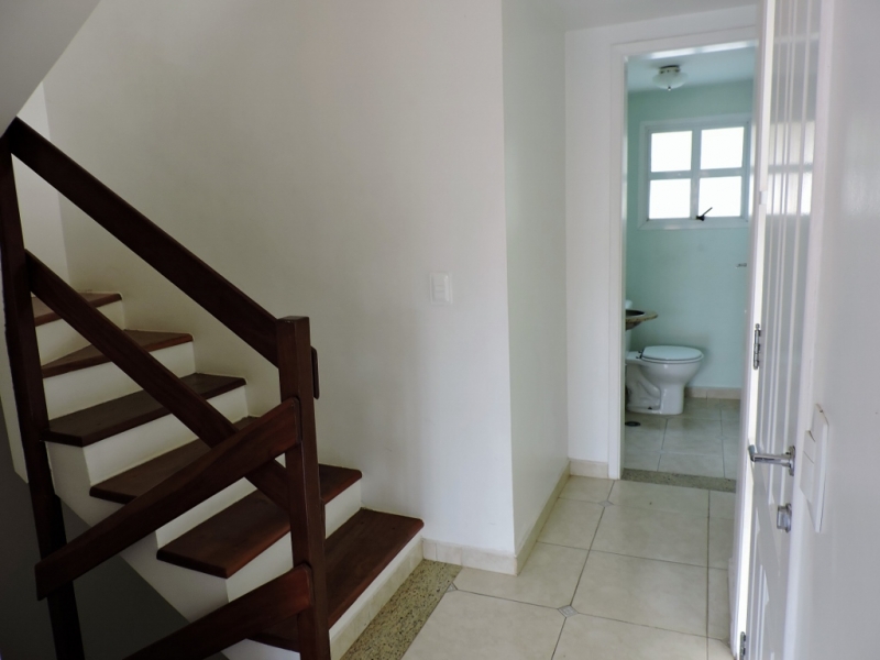 Casa à venda Jardim Dinorah com 156m² e 3 quartos por R$ 620.000 - 577800617-escadas-e-lavabo-1024x768.jpg