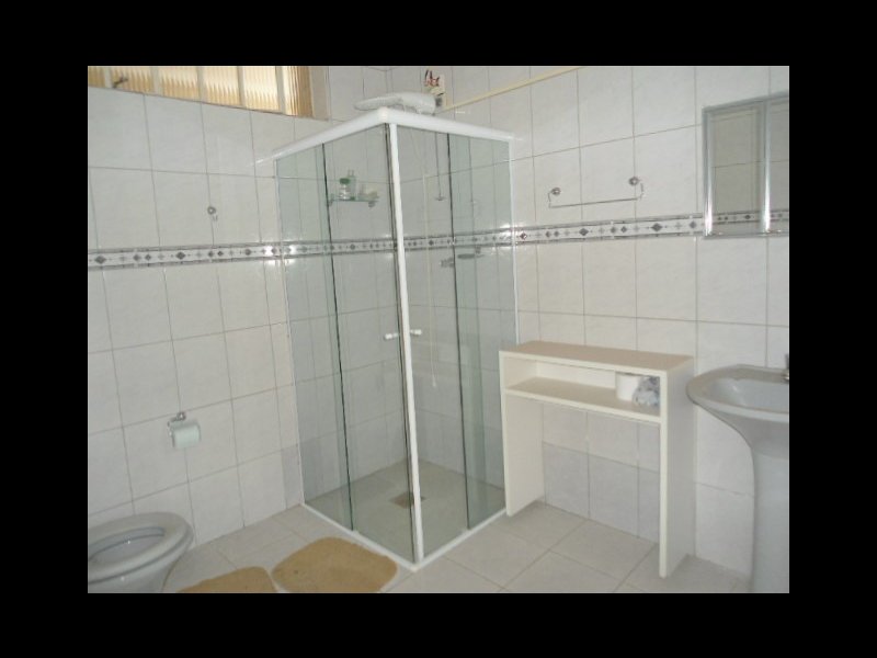 Casa à venda Bairro João Pinheiro com 300m² e 3 quartos por R$ 720.000 - 333262878-banheiro.jpg
