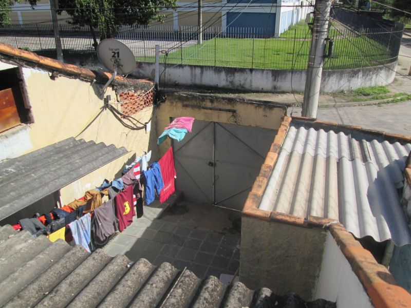 Casa à venda com 150m² e 4 quartos por R$ 200.000 - 1379159406-img-2285.JPG