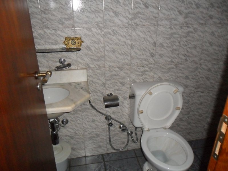 Casa à venda Centro com 400m² e 4 quartos por R$ 360.000 - 1322387403-banheiro-suite.JPG