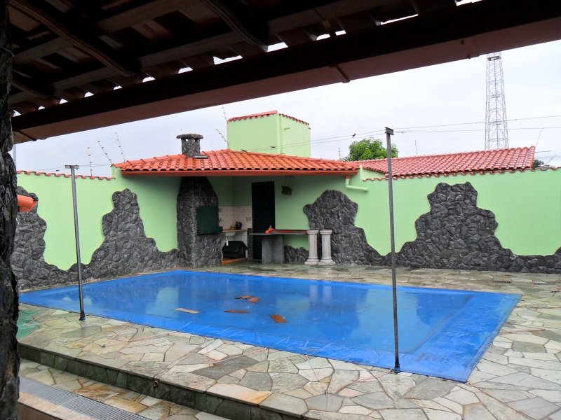 Casa à venda Centro com 400m² e 4 quartos por R$ 360.000 - 627900898-piscina-com-quioesque-e-churrasqueira-e-edicula-fundos.JPG