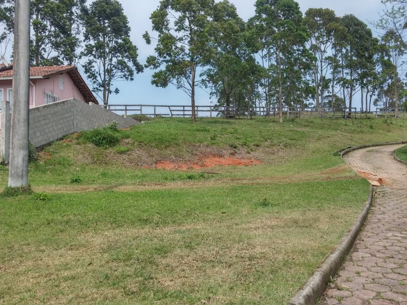 imóvel com 407m² - Areias do meio - Governador Celso Ramos