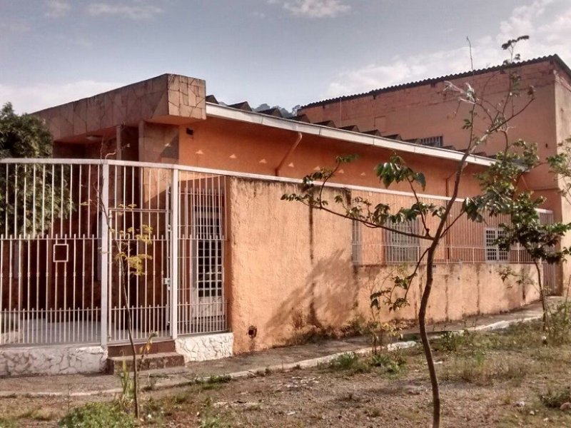Comercial à venda Jardim Marilu com 267m² e 4 quartos por R$ 399.999 - 1528020381-2018-04-26-photo-00000280.jpg