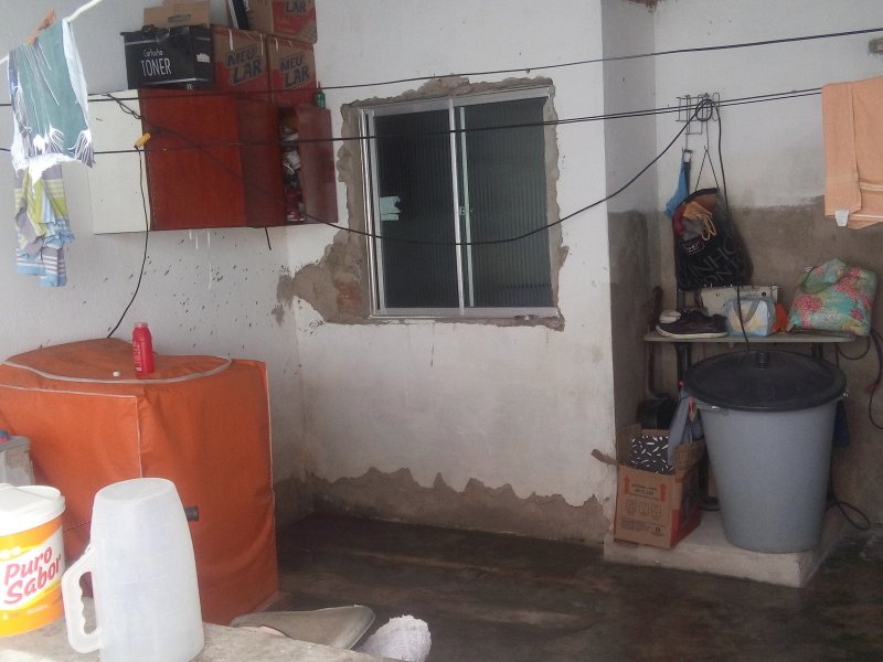 Casa à venda Nova Metrópole com 225m² e 2 quartos por R$ 200.000 - 789941545-area-de-servico.jpg