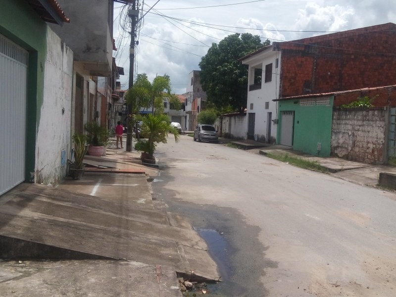 Casa à venda Nova Metrópole com 225m² e 2 quartos por R$ 200.000 - 961940868-rua.jpg