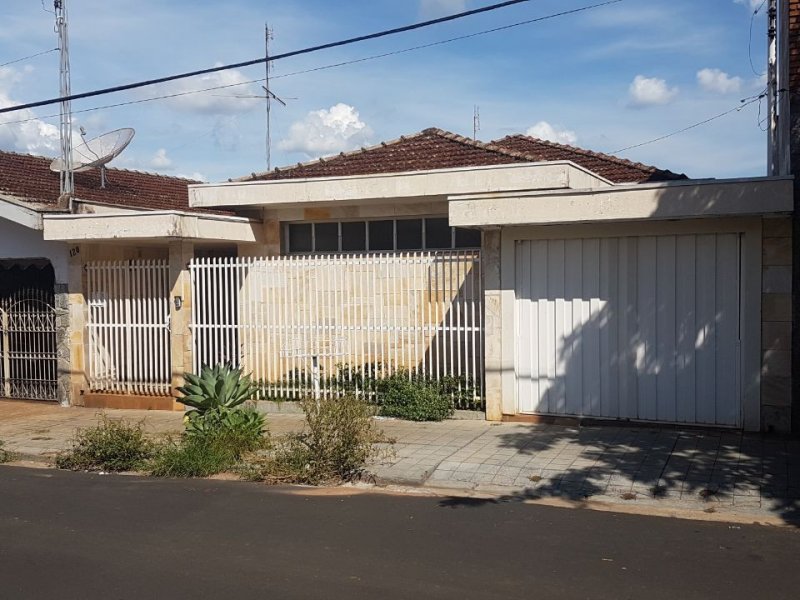 imóvel com 242m² - Castelo - Batatais
