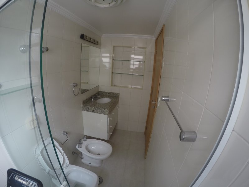 Apartamento à venda Água Branca com 106m² e 3 quartos por R$ 750.000 - 453839485-16-vista-1-do-banheiro-da-suite.JPG