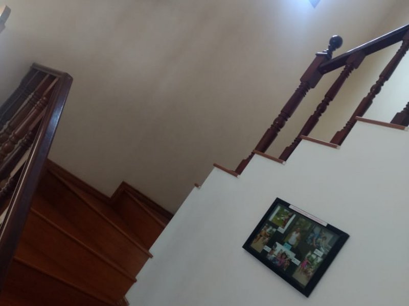 Sobrado à venda Piratininga com 149m² e 2 quartos por R$ 620.000 - 1938289461-escada.jpeg