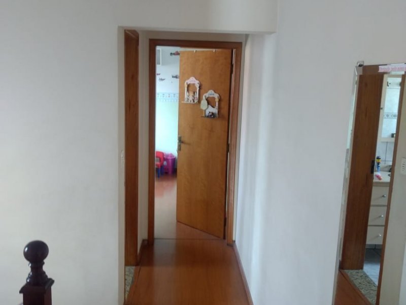 Sobrado à venda Piratininga com 149m² e 2 quartos por R$ 620.000 - 916263334-corredor-dos-dormitorios.jpeg