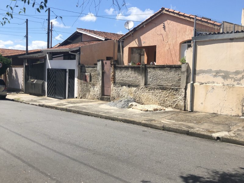 imóvel com 244m² - Vila Jaboticabeira - Taubaté