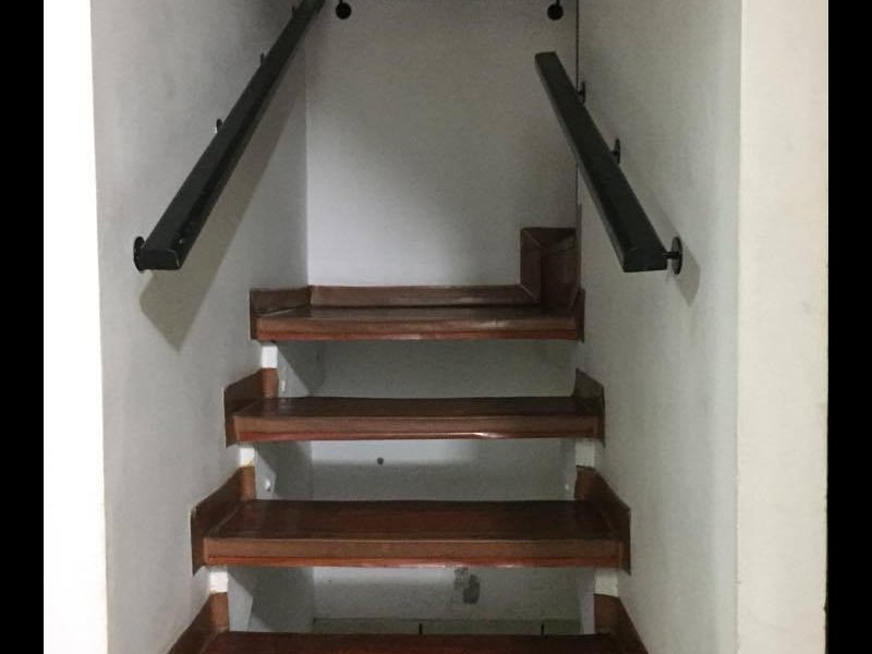 Sobrado à venda Conjunto Metalúrgicos com 92500m² e 2 quartos por R$ 450.000 - 1362505311-escadas-subindo.jpg
