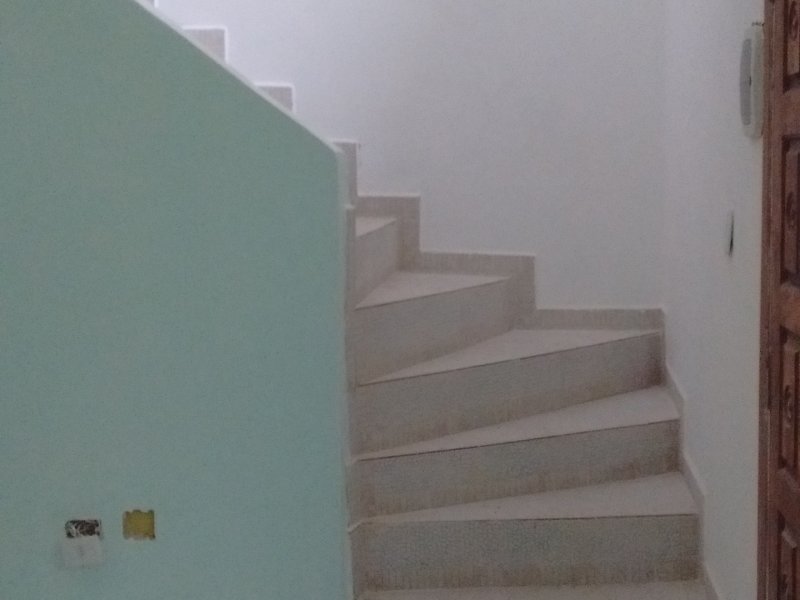 Casa de condomínio à venda Jardim dos Bandeirantes com 64m² e 2 quartos por R$ 180.000 - 244122362-cs273-escada-saindo-da-sala.jpg