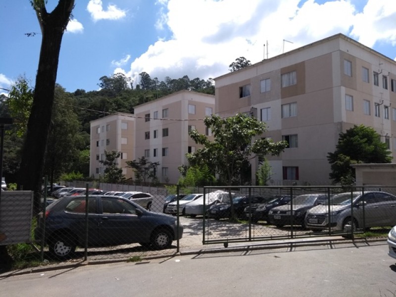 Apartamento à venda com 50m² e 3 quartos por R$ 240.000 - 961524145-estacionamento-portao.jpg