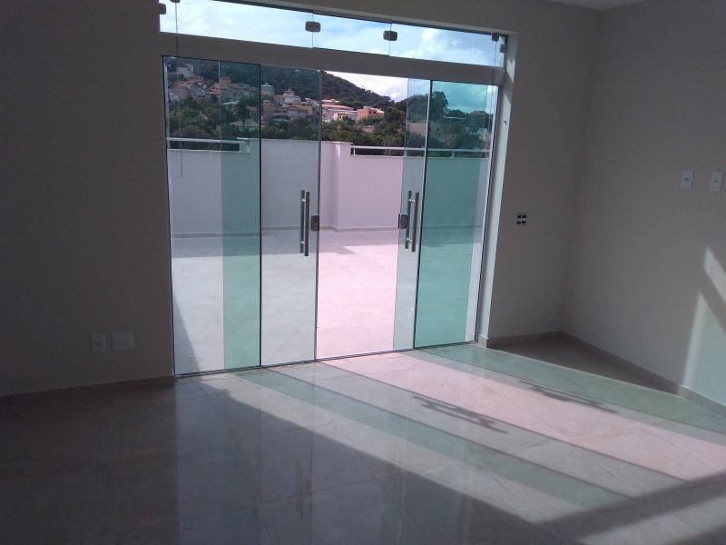 imóvel com 136m² - Lúcio de Abreu - Contagem