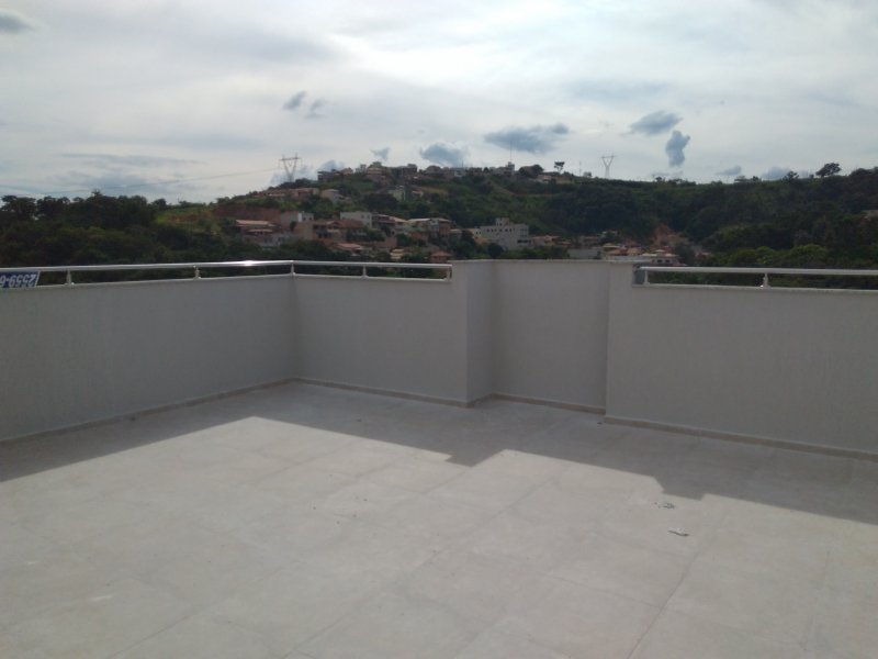 imóvel com 136m² - Lúcio de Abreu - Contagem