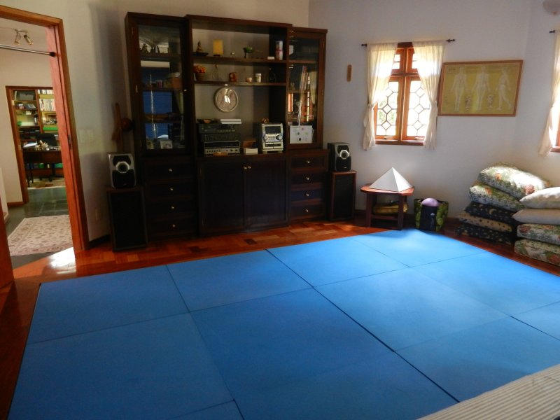 Casa à venda Paisagem Renoir com 603m² e 4 quartos por R$ 1.850.000 - 2103515205-sala-yoga.JPG