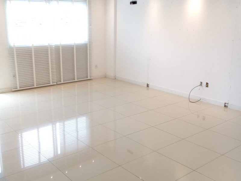 Cobertura à venda Centro 1 com 254m² e 3 quartos por R$ 770.000 - 276978160-05.jpeg
