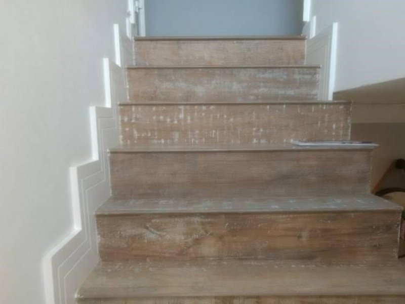 Casa à venda Vila Aurora com 161m² e 3 quartos por R$ 700.000 - 1381965352-escadas.jpg