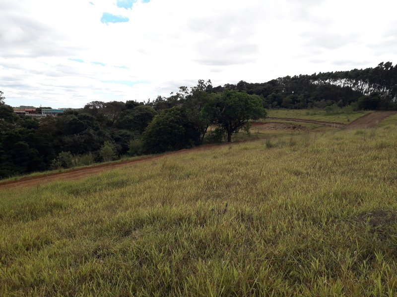 imóvel com 1000m² - Jundiacanga - Aracoiaba da Serra
