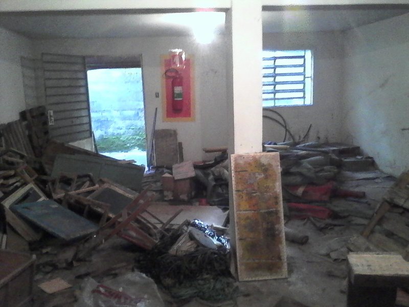Terreno à venda Jaraguá com 704m² e  quartos por R$ 1.500.000 - 49217820-salao-terrreo-vita-do-fundo.jpg