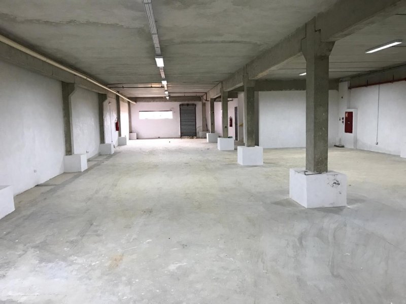 Comercial para alugar Roça Grande com 2000m² e  quartos por R$ 19.800 - 46952875-whatsapp-image-2018-12-04-at-11.jpeg