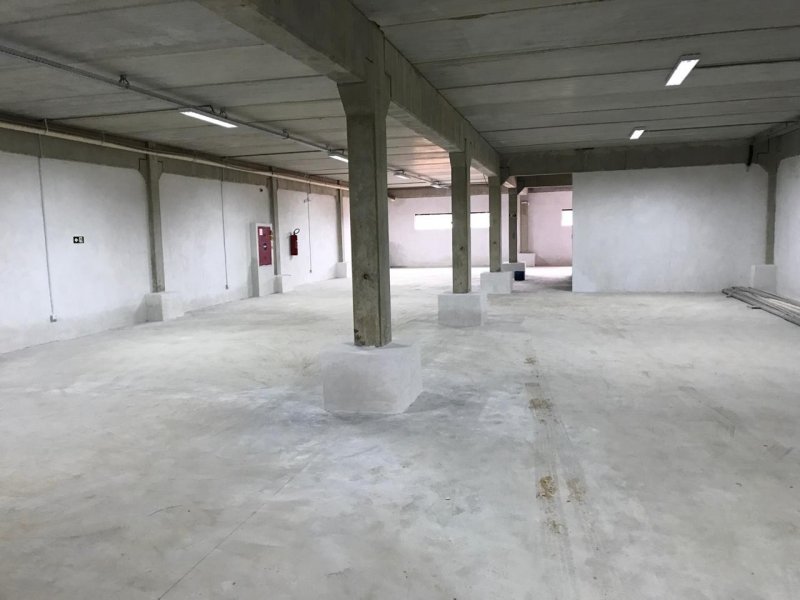 Comercial para alugar Roça Grande com 2000m² e  quartos por R$ 19.800 - 847048024-whatsapp-image-2018-12-04-at-11.jpeg