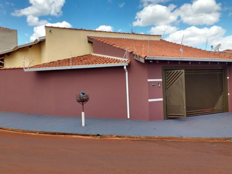imóvel com 256m² - Jd Alvorada - Cravinhos