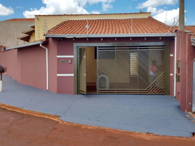 imóvel com 256m² - Jd Alvorada - Cravinhos
