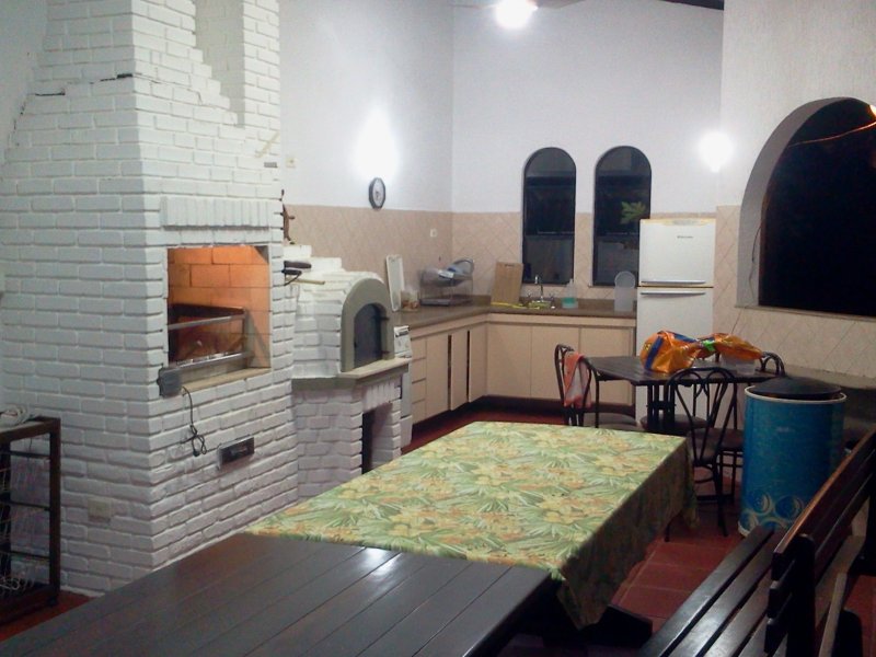 Casa à venda Balneário Praia do Pernambuco com 330m² e 4 quartos por R$ 1.100.000 - 242706387-d-churrasq-forno-cozinha-externa-2.jpg
