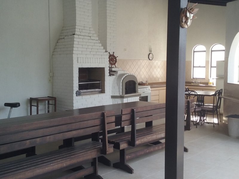 Casa à venda Balneário Praia do Pernambuco com 330m² e 4 quartos por R$ 1.100.000 - 683913211-d-churrasq-forno-cozinha-externa-3.jpg
