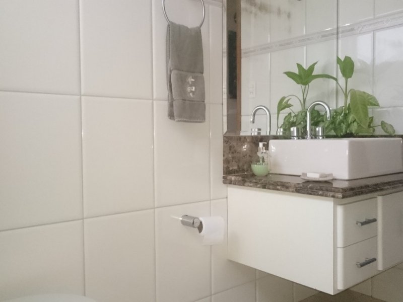 Apartamento para alugar Itaim Bibi com 98m² e 3 quartos por R$ 4.100 - 908394996-banheiro02-a.JPG