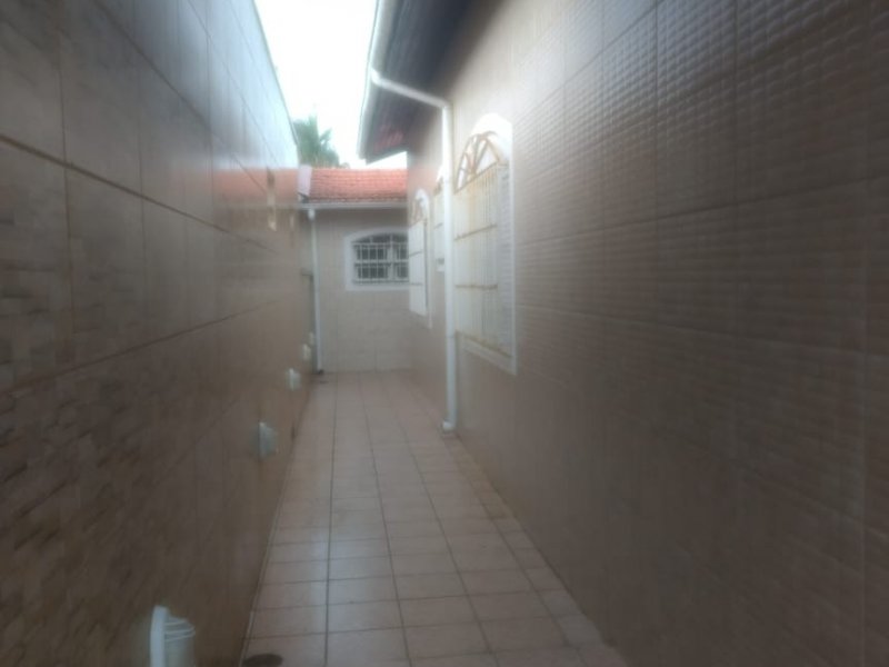 Casa à venda Jamaica - Praia com 142m² e 4 quartos por R$ 350.000 - 890370577-casa-itanhaem-quintal-lateral-esquerda2.jpg