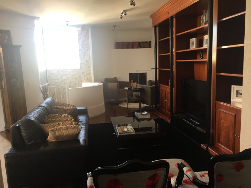 Apartamento à venda Vila Andrade com 210m² e 3 quartos por R$ 1.270.000 - 1995069008-detalhe-sala-superior-lareira-e-estar.JPG