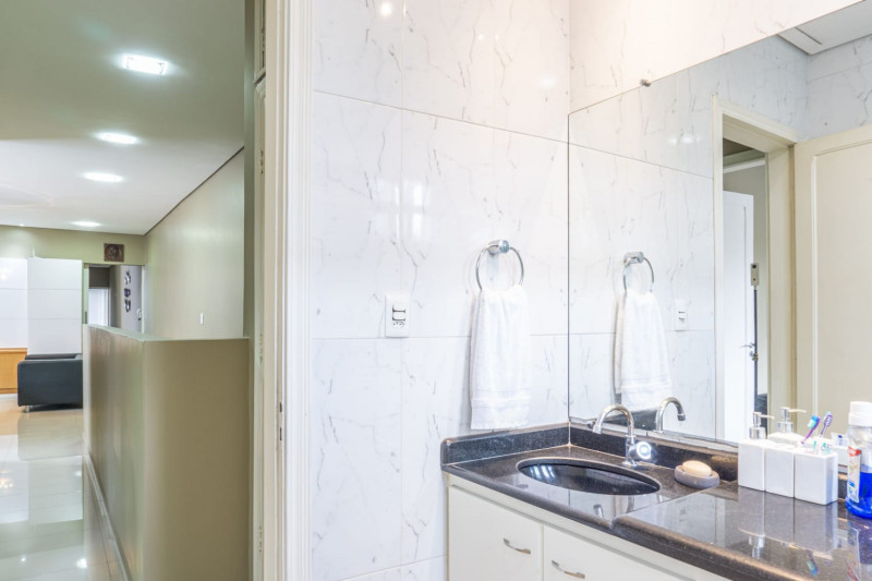Casa à venda Brás com 320m² e 5 quartos por R$ 1.600.000 - 244550473-8banheiro-social.jpg