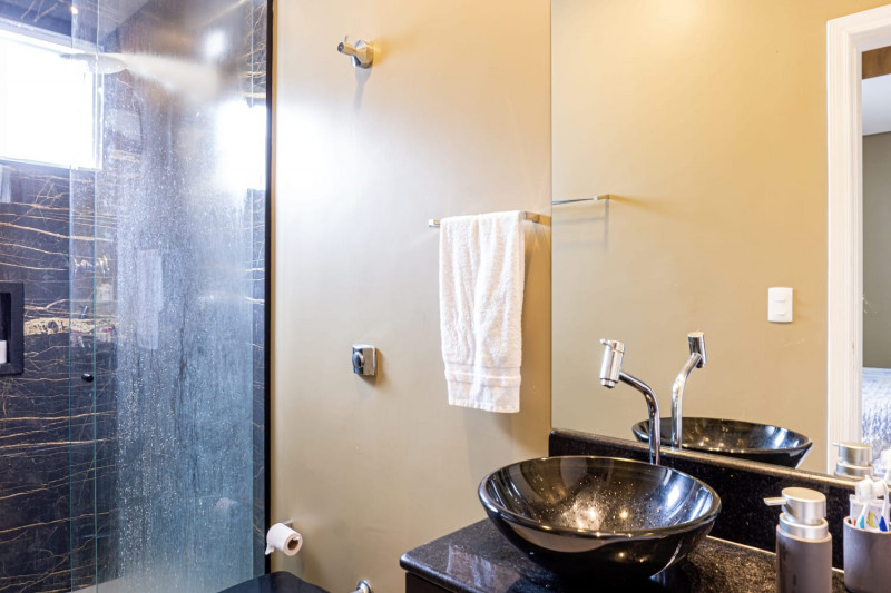 Casa à venda Brás com 320m² e 5 quartos por R$ 1.600.000 - 858443938-26banheiro-suite.jpg