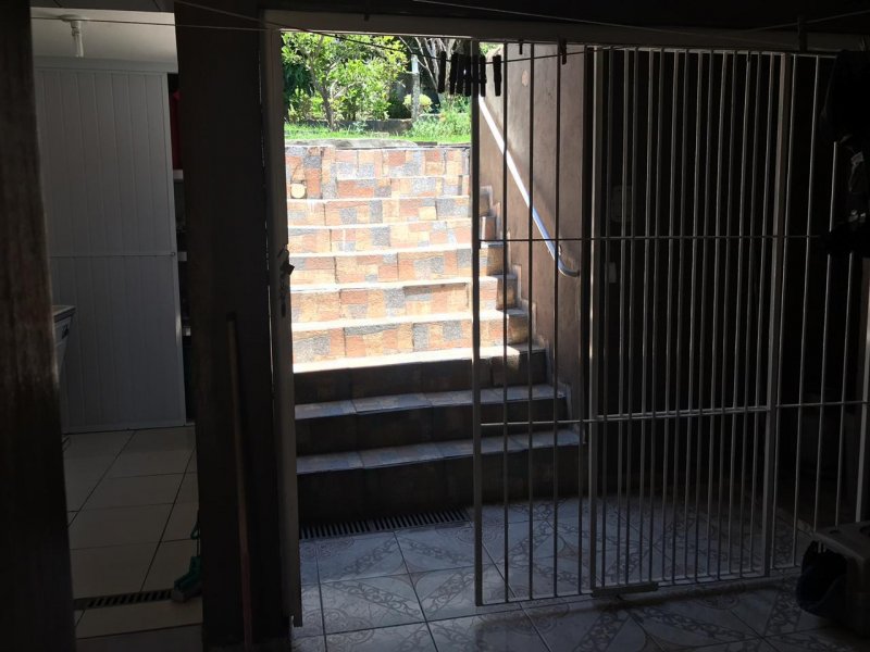 Casa à venda Jardim Nova Belem com 127m² e 3 quartos por R$ 400.000 - 822687790-acesso-ao-fundo-do-quintal.jpg