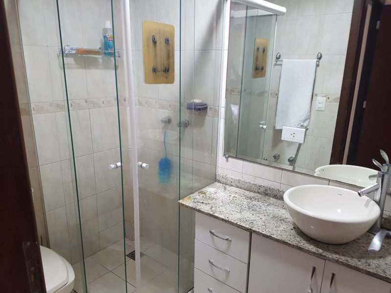 Apartamento à venda Centro Cívico com 210m² e 4 quartos por R$ 985.000 - 124769154-banheiro-suite-casal.jpg