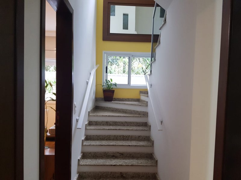 Apartamento à venda Centro Cívico com 210m² e 4 quartos por R$ 985.000 - 1669347314-escada-acesso-primeiro-andar1.jpg