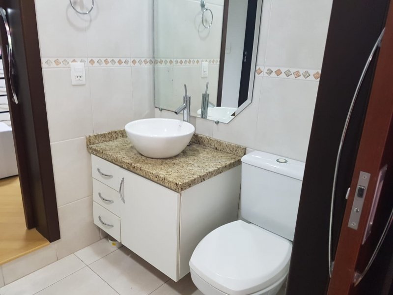 Apartamento à venda Centro Cívico com 210m² e 4 quartos por R$ 985.000 - 1756878548-banheiro-suite-menina.jpg