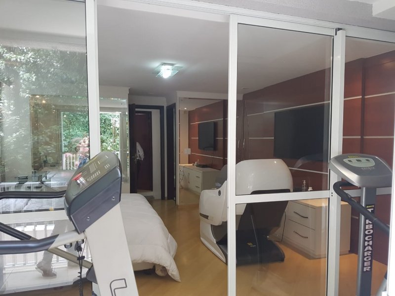 Apartamento à venda Centro Cívico com 210m² e 4 quartos por R$ 985.000 - 2038511277-suite-casal-visto-sacada.jpg