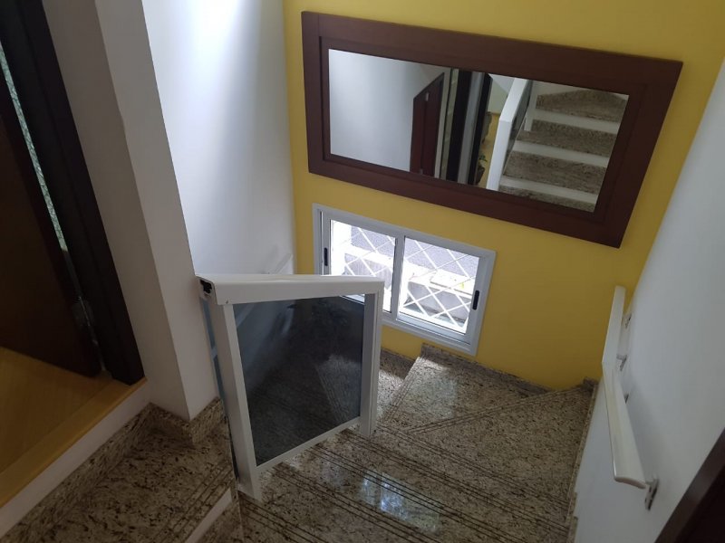 Apartamento à venda Centro Cívico com 210m² e 4 quartos por R$ 985.000 - 383168373-escada-acesso-primeiro-andar2.jpg
