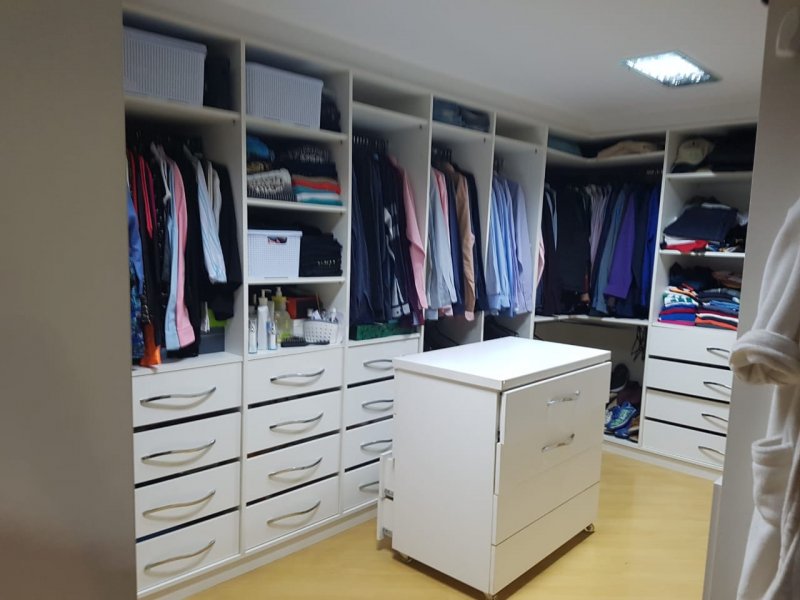 Apartamento à venda Centro Cívico com 210m² e 4 quartos por R$ 985.000 - 531078696-closet-casal.jpg