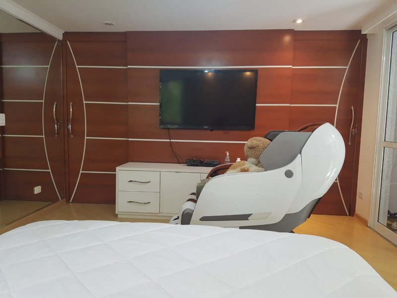 Apartamento à venda Centro Cívico com 210m² e 4 quartos por R$ 985.000 - 607953219-suite-casal-acesso-closet-e-escritorio.jpg