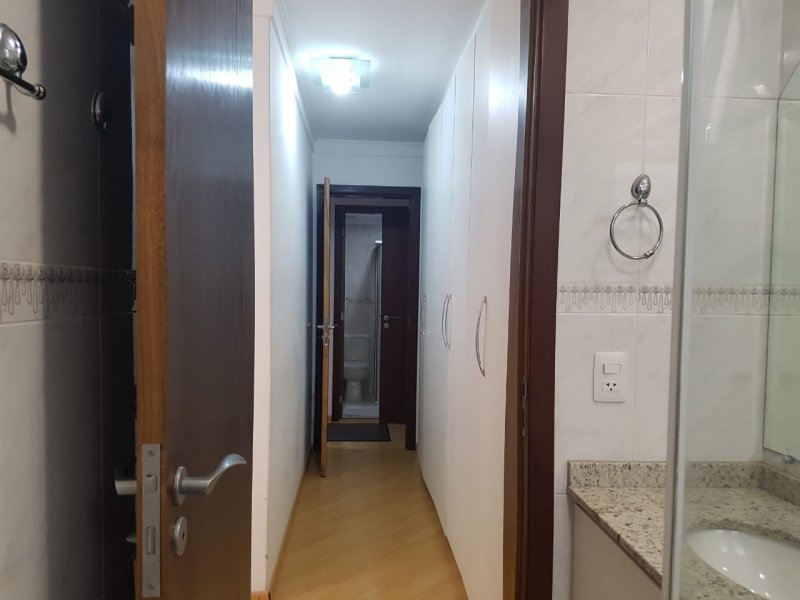 Apartamento à venda Centro Cívico com 210m² e 4 quartos por R$ 985.000 - 877459738-vista-banheiro-social-suite-menino.jpg