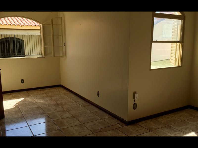 Casa à venda Centro com 310m² e 4 quartos por R$ 800.000 - 1313316437-1.jpg