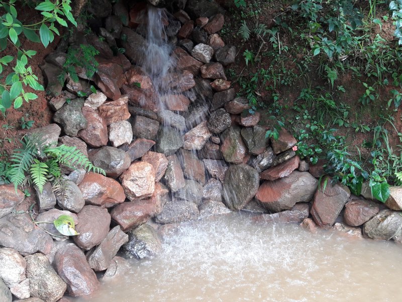 Chácara à venda Outeiro das Paineiras (Botujuru) com 5000m² e 2 quartos por R$ 600.000 - 1347759488-cascata-4.jpg
