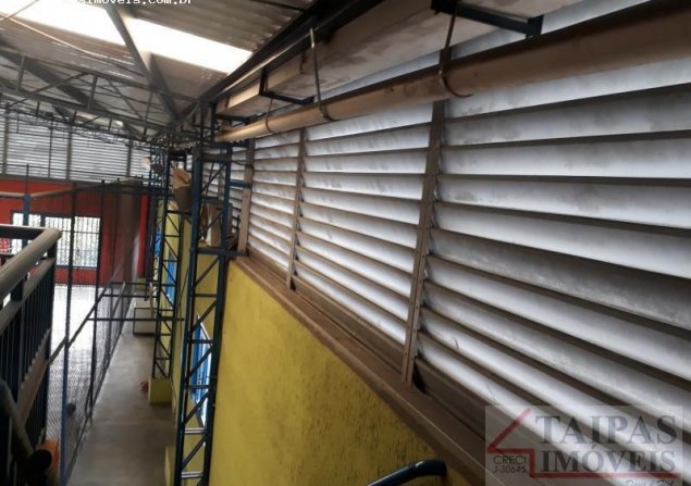 imóvel com 990m²