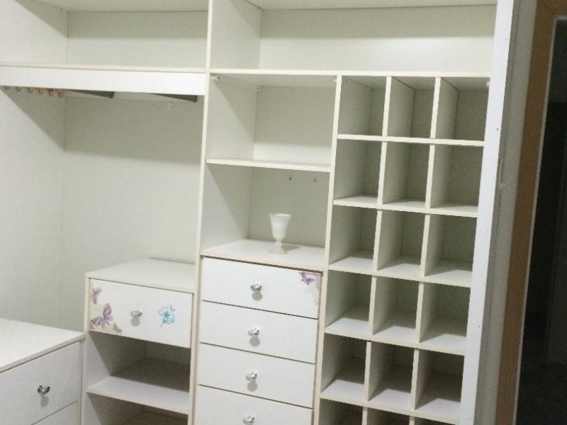 Casa à venda Jardim Satélite com 220m² e 4 quartos por R$ 550.000 - 1303906917-closet.jpg