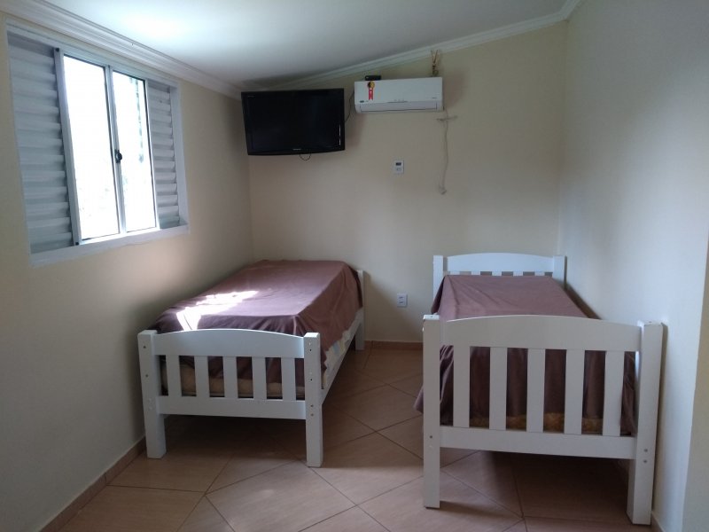 Chacara à venda Vila Guararapes com 6590m² e 2 quartos por R$ 499.000 - 1728004510-camas-quarto-2.jpg